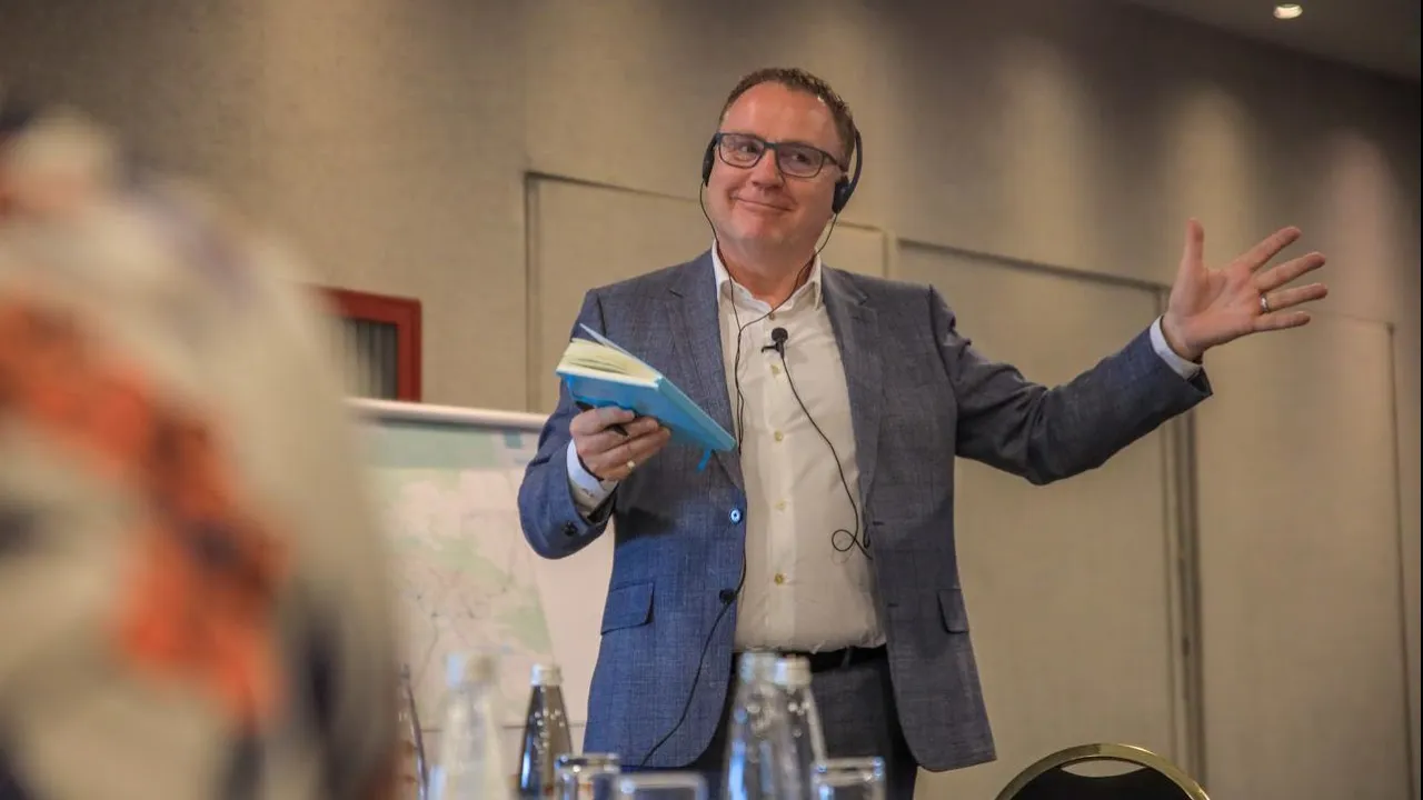 Taller de Gobernanza Regional con Greg Clark